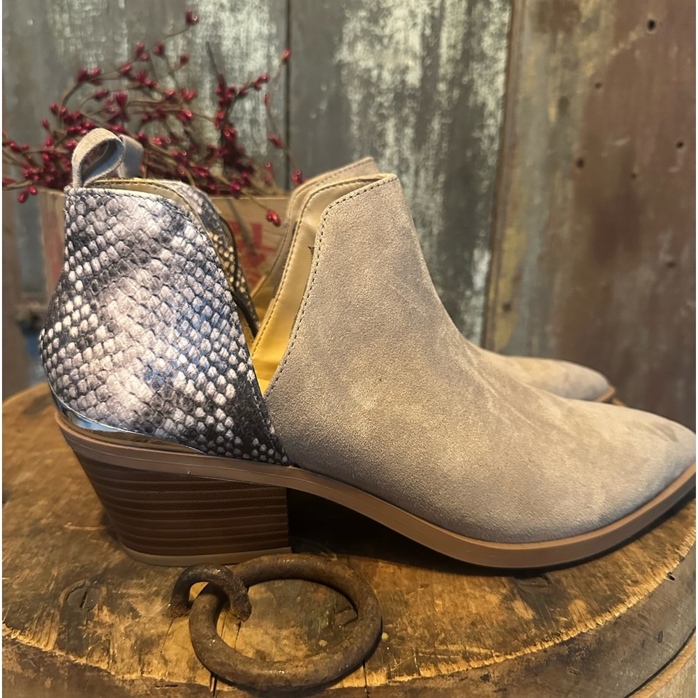 NWT!!!! 🖤Women’s Size 10 Express Booties🖤 - Picture 1 of 5